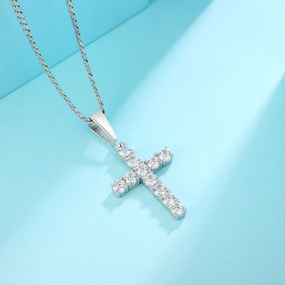 1.10 Carats VVS1 Moissanite Cross Pendant for Men